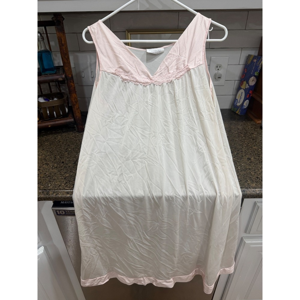 Vintage Vanity‎ Fair Nightgown Medium Pink Cream Lace V-Neck Sleeveless USA Made